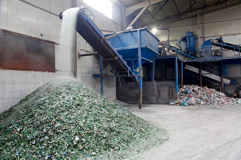 large recycling equipment shredding materials
