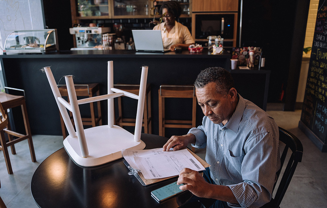 two cafe business owners working before the cafe opens, how to plan for unexpected business expenses